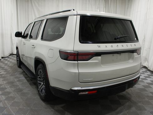 Used 2022 Jeep Wagoneer Series III AWD/4WD image 38
