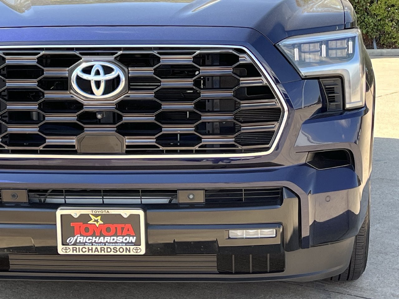 Used 2023 Toyota Sequoia Platinum AWD/4WD image 8