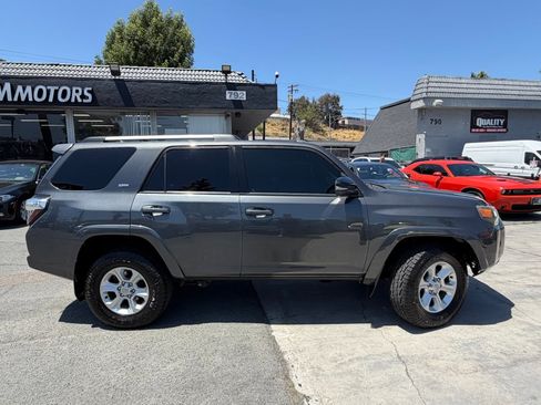 Used 2022 Toyota 4Runner SR5 AWD/4WD image 10