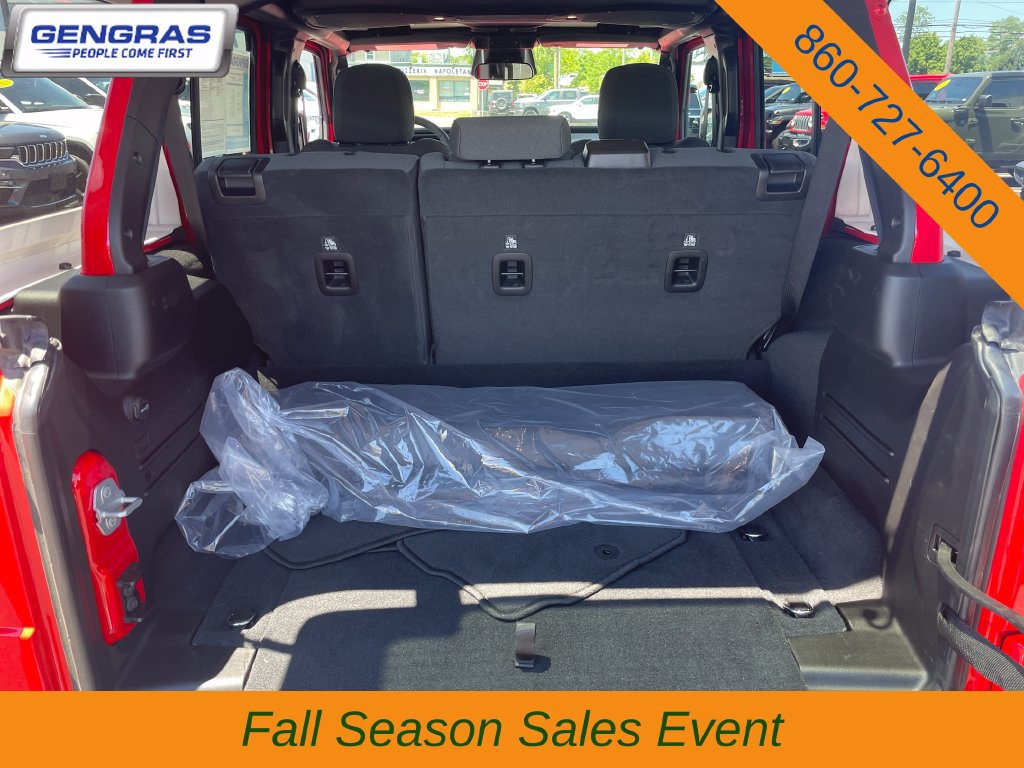 Used 2025 Jeep Wrangler Unlimited Sahara AWD/4WD image 26