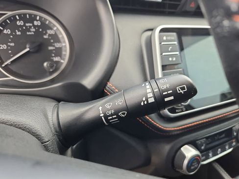 Used 2020 Nissan Kicks SR w/ SR Premium Package FWD image 24