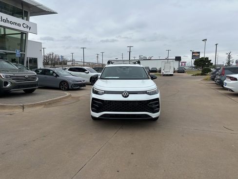 New 2026 Volkswagen Tiguan SE R-Line FWD image 2