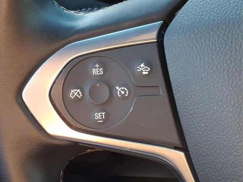 Used 2023 Chevrolet Traverse LT FWD image 28