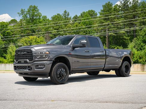 New 2026 RAM 3500 Laramie AWD/4WD image 9