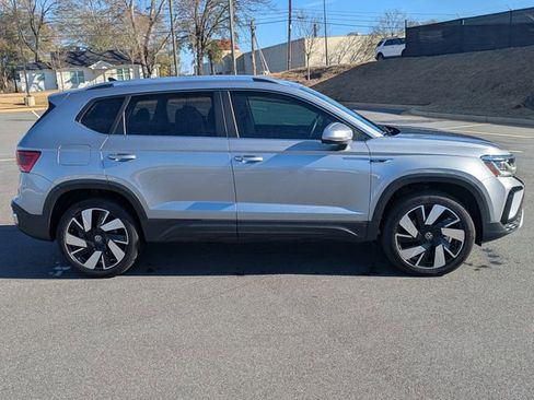 Certified 2024 Volkswagen Taos SEL image 3