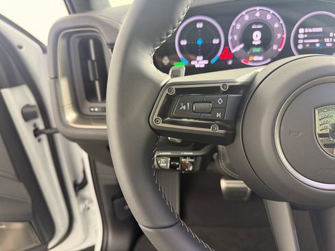 Certified 2025 Porsche Cayenne Turbo image 35