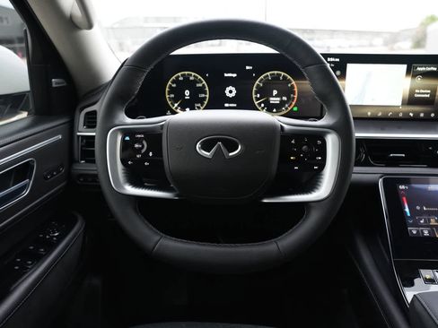 Certified 2025 INFINITI QX80 Luxe image 9