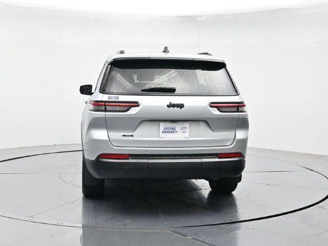 Used 2023 Jeep Grand Cherokee L Altitude AWD/4WD image 10