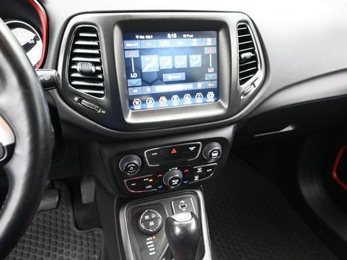Used 2018 Jeep Compass Trailhawk w/ Leather Interior Group AWD/4WD image 19