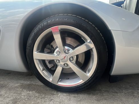 Used 2001 Chevrolet Corvette Convertible w/ Preferred Equipment Group2 image 9