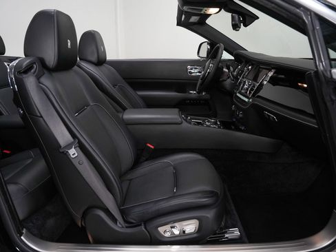 Used 2019 Rolls-Royce Dawn RWD image 31