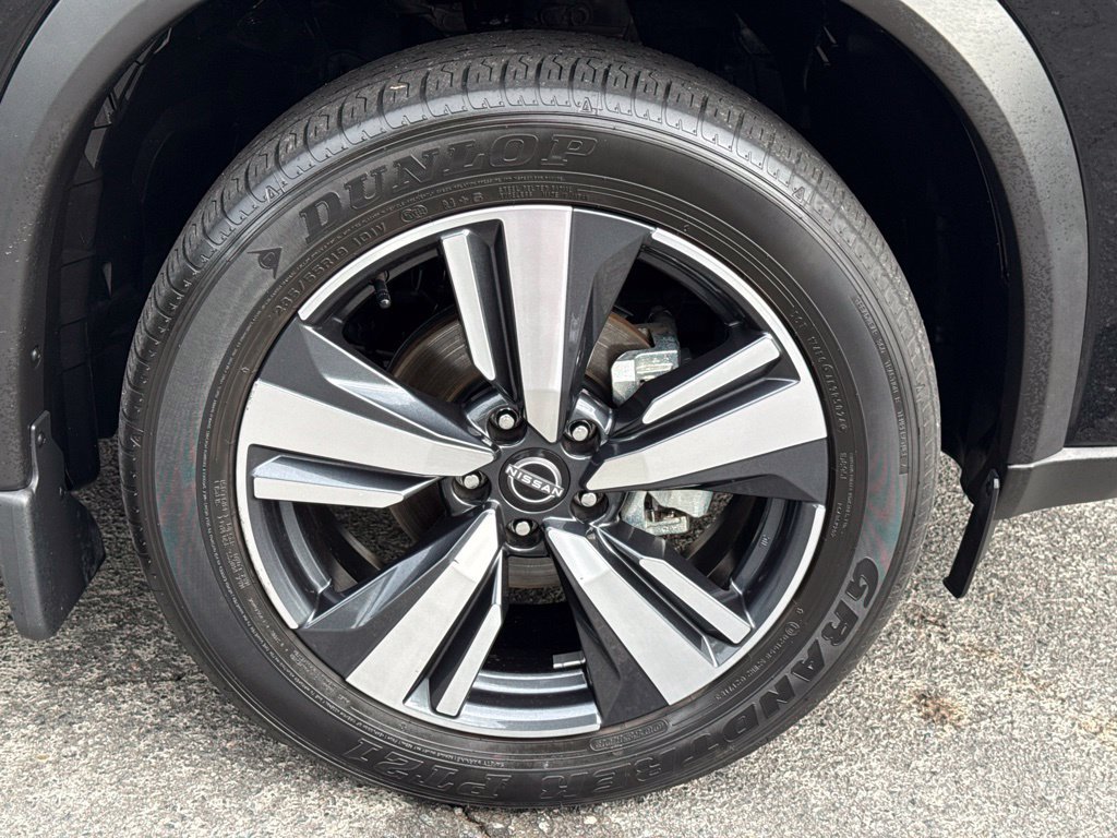 Certified 2025 Nissan Rogue SL FWD image 11