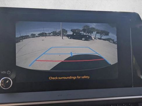 Used 2025 Toyota Prius Plug-In Hybrid image 12