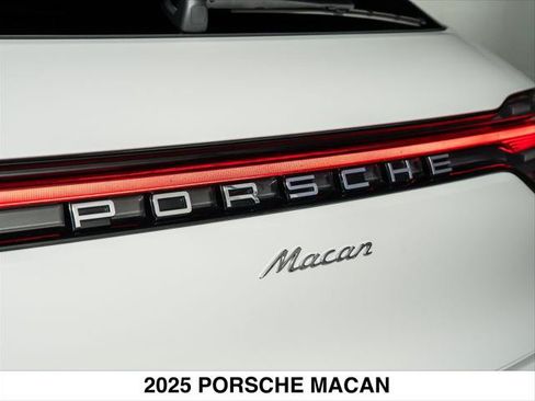 Used 2025 Porsche Macan AWD/4WD image 30