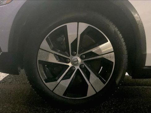 Used 2022 Volvo V60 T5 Cross Country image 11