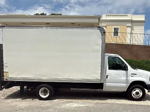 Used 2011 Ford E-450 and Econoline 450 Super Duty RWD image 5