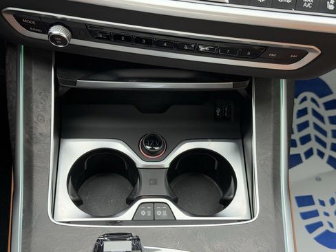 Used 2021 BMW X7 M50i image 25