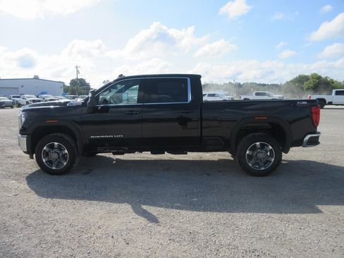 New 2025 GMC Sierra 2500 SLE w/ SLE Value Package; image 10