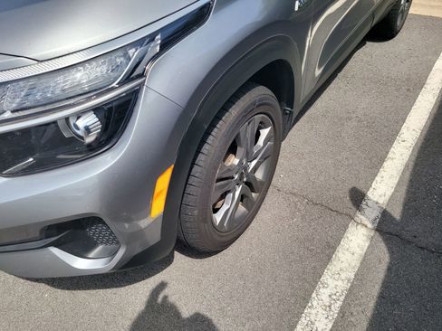 Used 2023 Kia Seltos LX AWD/4WD image 4