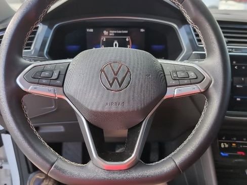 Used 2023 Volkswagen Tiguan SE image 11