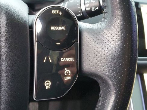 Used 2018 Land Rover Range Rover Sport SE image 14