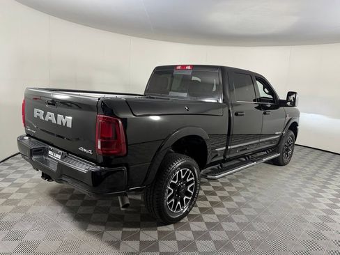 Used 2025 RAM 2500 Limited AWD/4WD image 9