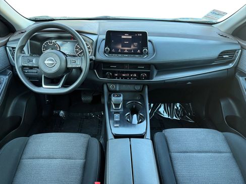 Used 2023 Nissan Rogue SV image 10