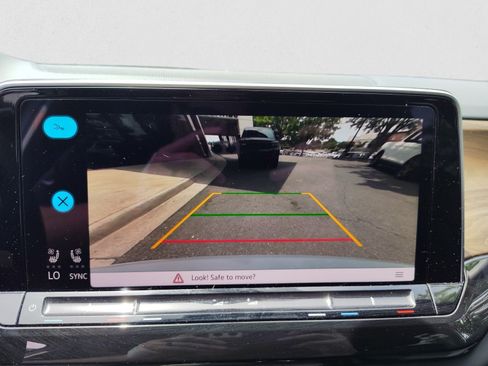 Used 2025 Volkswagen Atlas SE FWD image 16