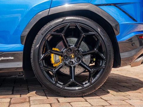 Used 2024 Lamborghini Urus Performante AWD/4WD image 16