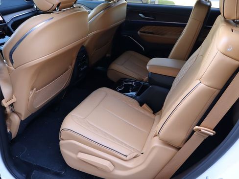 Used 2024 Jeep Grand Cherokee L Summit AWD/4WD image 6