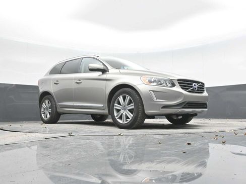 Used 2016 Volvo XC60 T6 w/ Proximity Package image 35