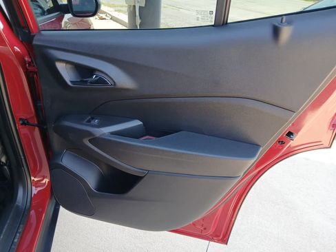 Used 2026 Chevrolet Trax RS w/ Sunroof Package FWD image 59
