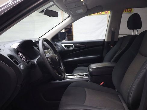 Used 2020 Nissan Pathfinder S image 18