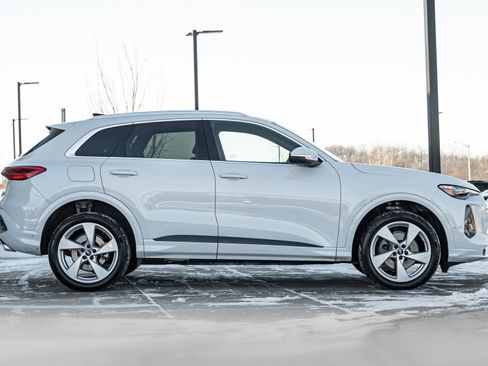 Certified 2025 Audi Q5 Premium Plus w/ Premium Plus image 3