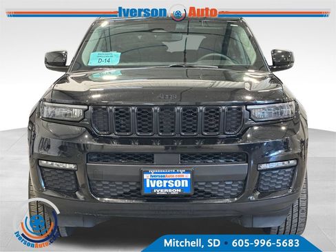 Used 2023 Jeep Grand Cherokee L Limited w/ Black Appearance Package AWD/4WD image 3
