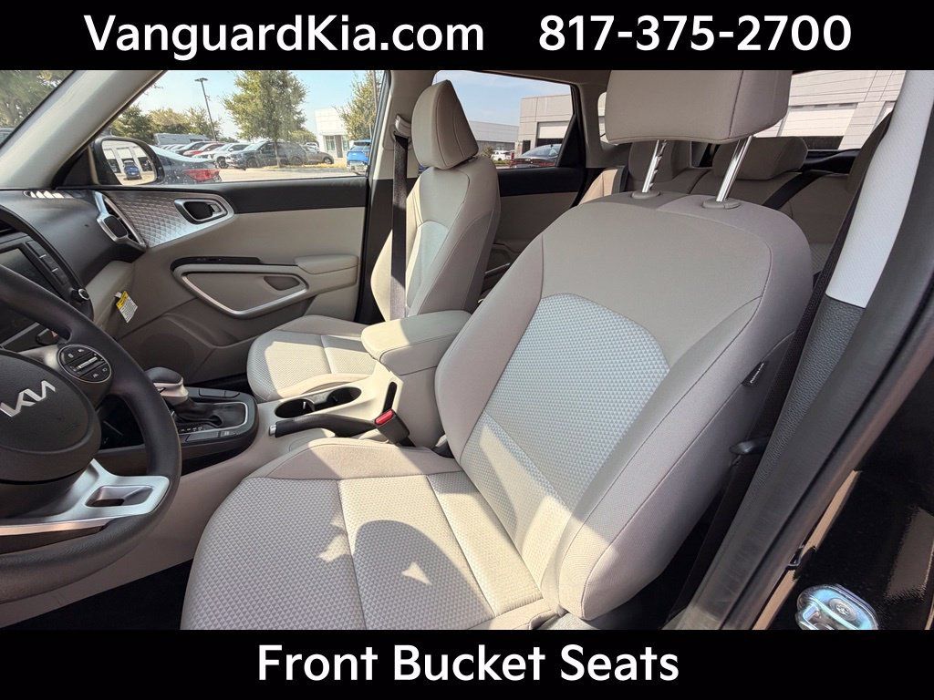 Certified 2023 Kia Soul LX FWD image 13
