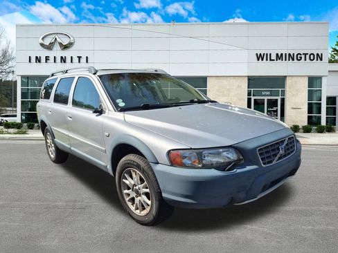 Used 2004 Volvo XC70 AWD/4WD image 1