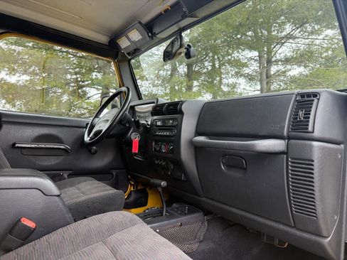 Used 2004 Jeep Wrangler 4WD image 87