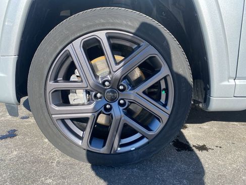 Used 2025 Jeep Compass Limited w/ High Altitude Package image 9