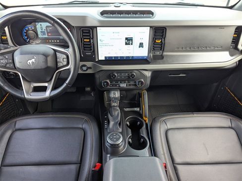 Used 2023 Ford Bronco Badlands image 17