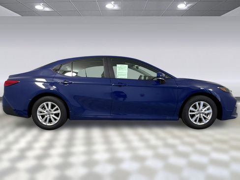 Used 2025 Toyota Camry LE image 8