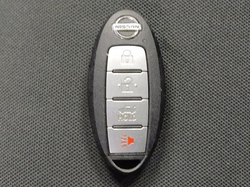 Used 2020 Nissan Versa SV FWD image 32