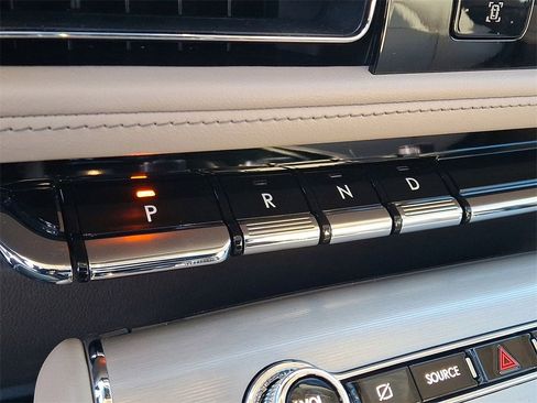 Used 2024 Lincoln Aviator AWD w/ Premium Package image 12