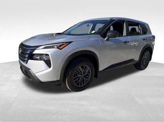 Used 2025 Nissan Rogue S video 3