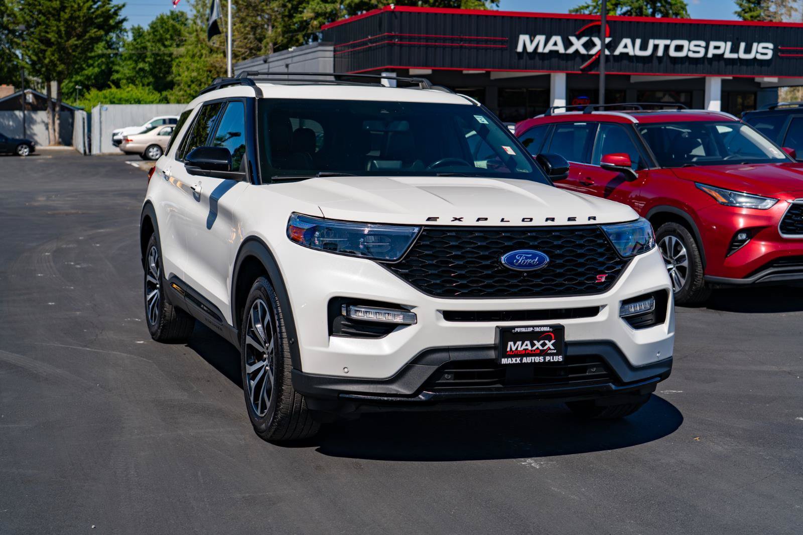Used 2021 Ford Explorer ST w/ Equipment Group 401A AWD/4WD image 2