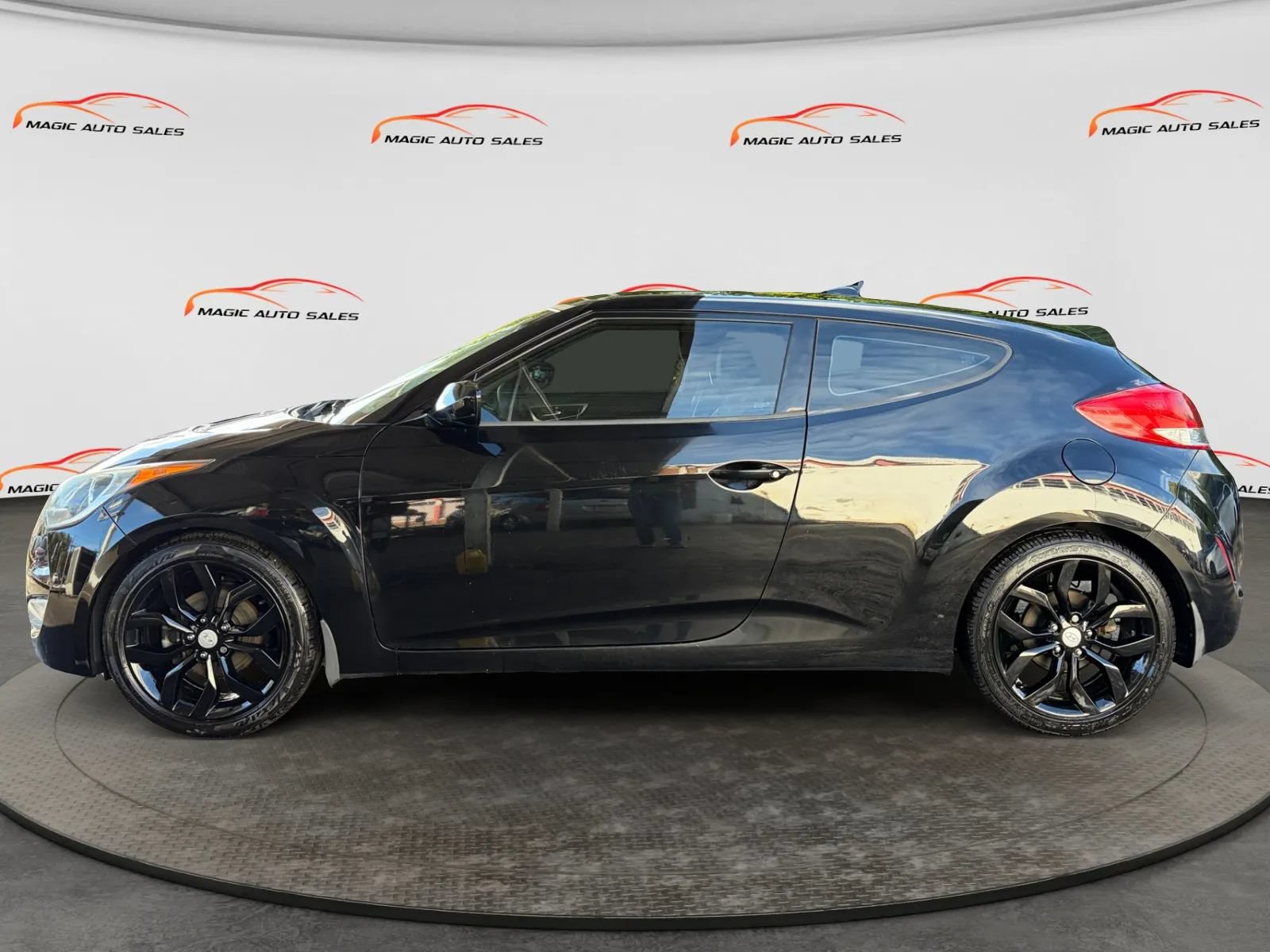 Used 2013 Hyundai Veloster w/ Style Pkg FWD image 7
