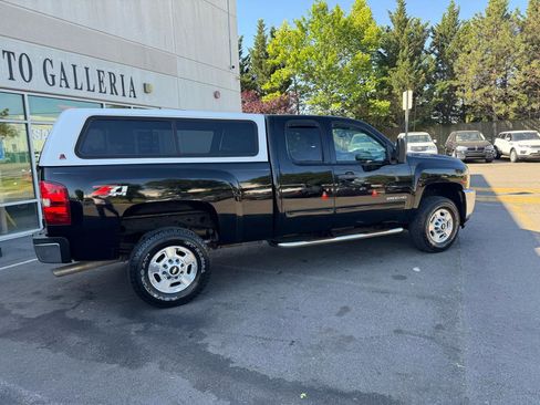 Used 2011 Chevrolet Silverado 2500 LT w/ Interior Plus Package AWD/4WD image 9