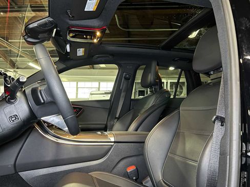 Used 2025 Mercedes-Benz GLC 300 4MATIC image 26