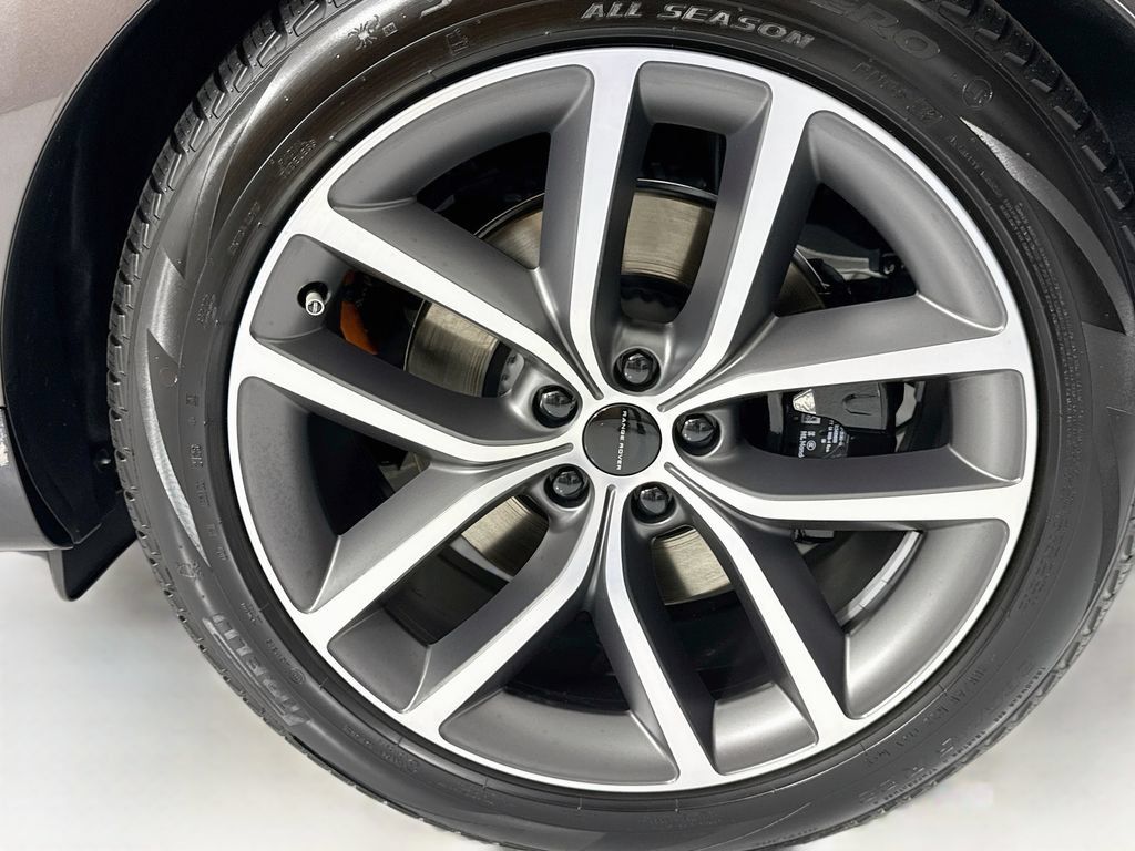 New 2026 Land Rover Range Rover Long Wheelbase SE AWD/4WD image 32