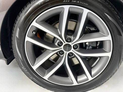 New 2026 Land Rover Range Rover Long Wheelbase SE AWD/4WD image 32